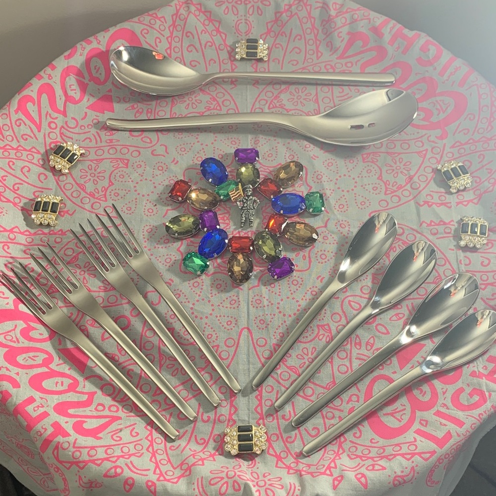 ONEIDA Glossy 18/10  Ten Piece Set High-End Sleek Slender Serves 4